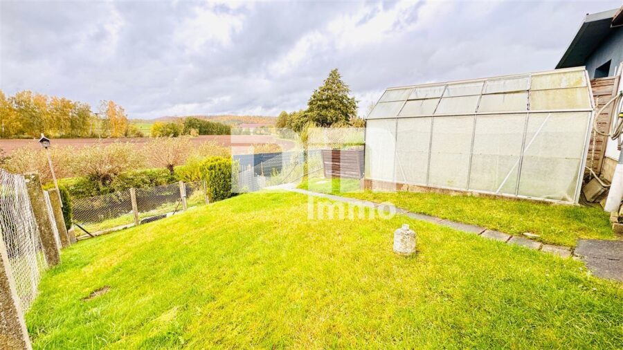 Solides Fachwerkhaus mit Nebengebäude in idyllischer Lage mit Garten und Garage - Gartenbereich / 2. Zugang